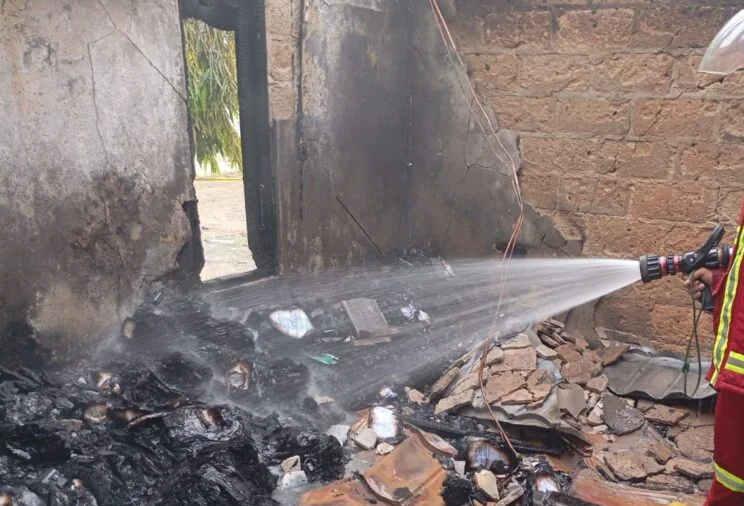 Kantor Pemerintah Desa di Karang Anyar,tanahbumbu,hangus terbakar (Poros Kalimantan)