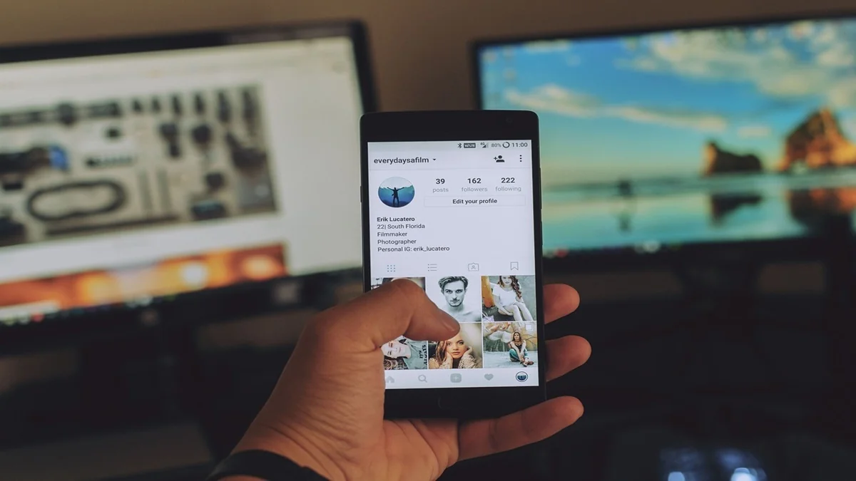 Ilustrasi Komdigi mempertimbangkan evaluasi izin operasional platform X (Twitter) di Indonesia setelah belum membayar denda Rp78,1 juta akibat pelanggaran konten pornografi.