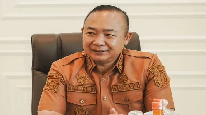Bupati Ketapang Alexander Wilyo