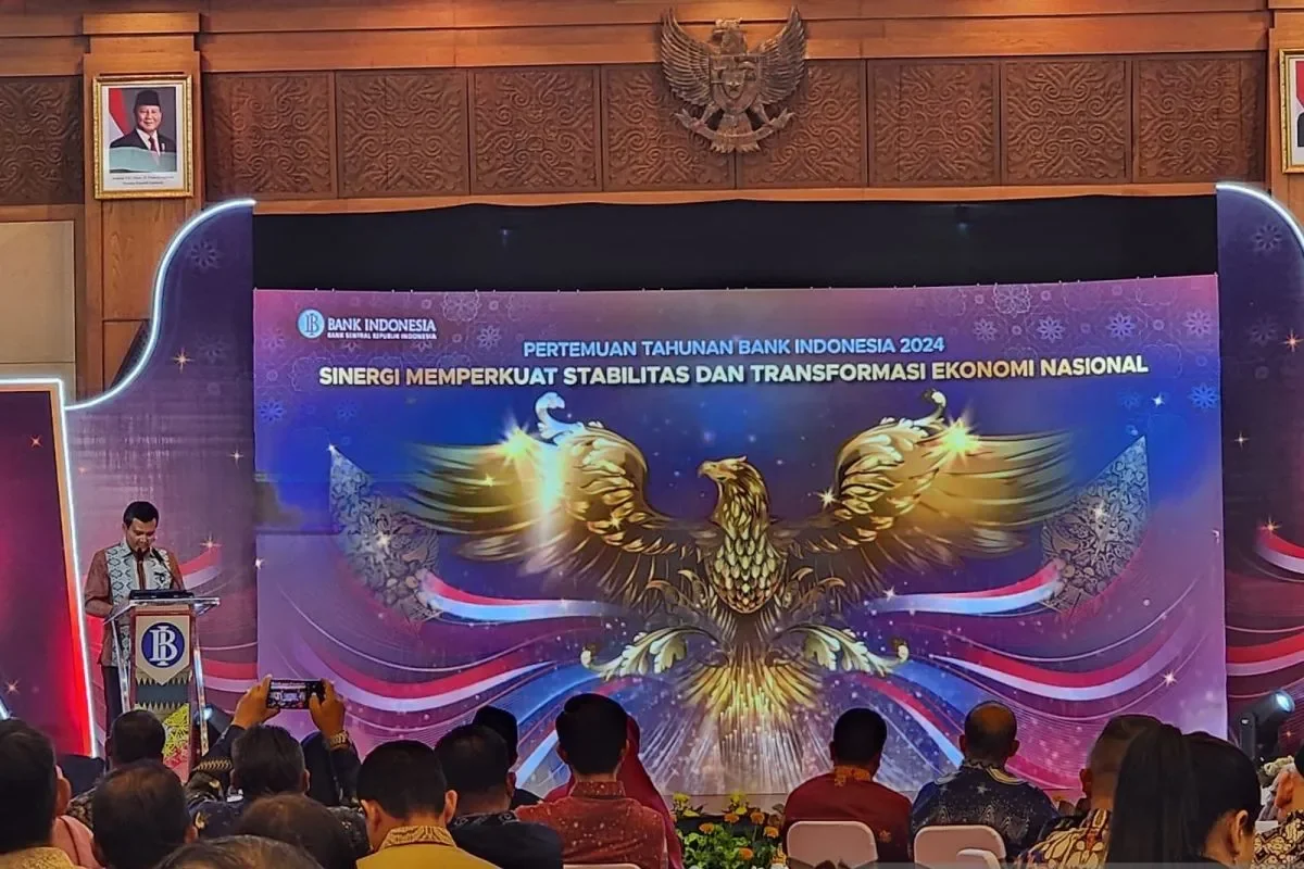 Deputi Kepala Bank Indonesia Perwakilan Kalbar, David Sipahutar saat memberikan sambutan pada kegiatan Forum Ekonomi dan Bisnis yang digelar di Pontianak. (ANTARA)