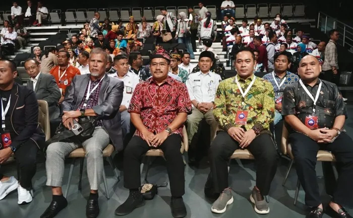 Penjabat Sementara (Pjs.) Gubernur Togap Simangunsong pantau debat kandidat.