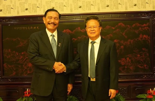 Menteri Koordinator Bidang Kemaritiman dan Investasi, Luhut B. Pandjaitan bertemu dengan Chairman of National Development and Reform Comission (NDRC) Zheng Shanjie di Beijing. (Foto: Kemenko Marves).