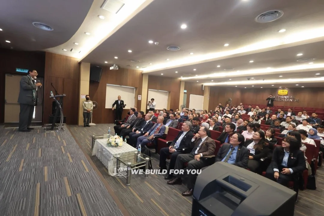 Masa Depan Sarawak di Genggaman Peta Digital: JKR Gelar Ceramah Transformasi Geospatial. (FOTO: JKR SARAWAK)