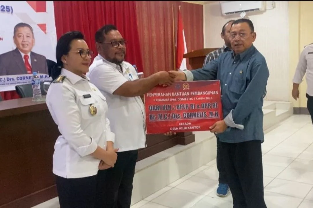 Cornelis Soroti Isu Sanitasi Belum Tuntas Sejak Lama: Dorong Kesadaran Warga Landak Bangun WC dan Kelola Limbah Rumah Tangga. (FOTO: ISTIMEWA)