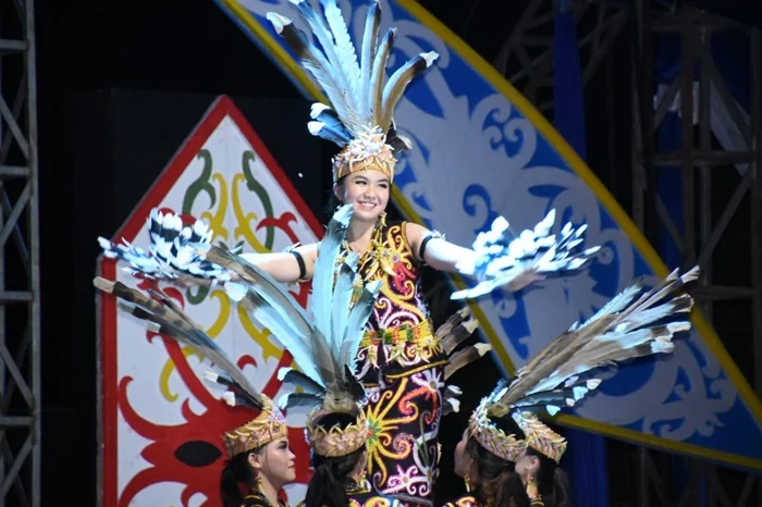 Tarian Dayak (Ilustrasi).