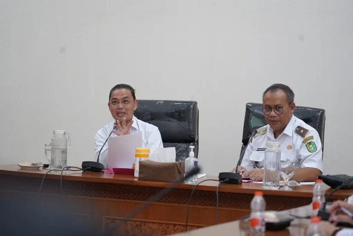 AUDIENSI - Gubernur Kalbar Ria Norsan saat menerima audiensi perwakilan serikat pekerja/buruh se-Kalimantan Barat yang berlangsung di Kantor Gubernur, Rabu (29/4/2026).