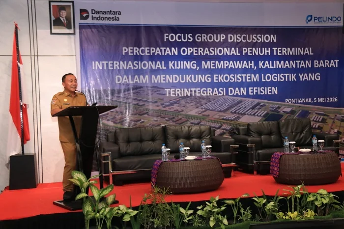 SAMBUTAN - Wakil Gubernur Kalimantan Barat Krisantus Kurniawan saat memberikan arahan pada FGD percepatan operasional terminal internasional Kijing di Mempawah, Kalimantan Barat.