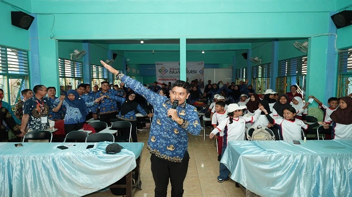 Para guru mengikuti pelatihan dalam program BISA PandAI Numerasi yang diinisiasi TelkomGroup untuk memperkuat kompetensi pendidik dalam mengembangkan pembelajaran numerasi dan Science, Technology, Engineering, and Mathematics (STEM) yang interaktif dan ap