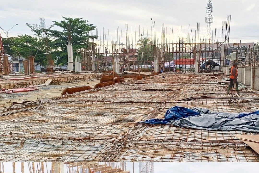 Progres GOR Indoor Ketapang Capai 55 Persen, Sekda Repalianto Pastikan Kualitas Pembangunan. (FOTO: DISPORA KETAPANG)