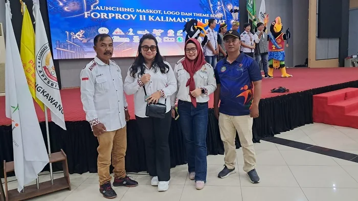 PELUNCURAN - Ketua Kontingen KORMI Kota Pontianak, Maira Setyawati bersama para pengurus hadir pada peluncuran maskot, logo, dan lagu tema Festival Olahraga Rekreasi Masyarakat Provinsi (FORPROV) II Kalimantan Barat 2026 yang digelar di Balairung Kantor W