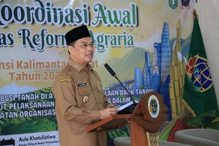SAMBUTAN - Gubernur Kalimantan Barat Ria Norsan saat memberikan sambutan pada kegiatan Rapat Koordinasi Awal Gugus Tugas Reforma Agraria (GTRA) Provinsi Kalimantan Barat Tahun 2026 di Aula Khatulistiwa Kantor Badan Pertanahan Nasional Provinsi Kalbar, Sel