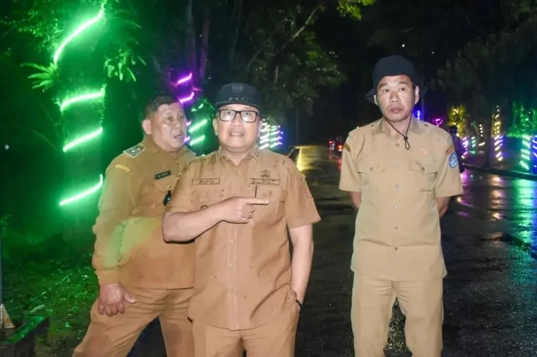 Bupati Kubu Raya, Sujiwo. | Soroti Komplain Penerangan Jalan, Bupati Sujiwo Sebut Angkasa Pura II 'Baru Bangun Tidur'. (FOTO: PROKOPIM)