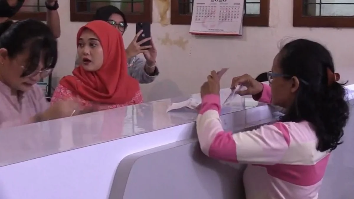 Pemerintah mulai menyalurkan Bantuan Langsung Tunai Sementara (BLTS) senilai Rp30 triliun kepada 35 juta keluarga di seluruh Indonesia.