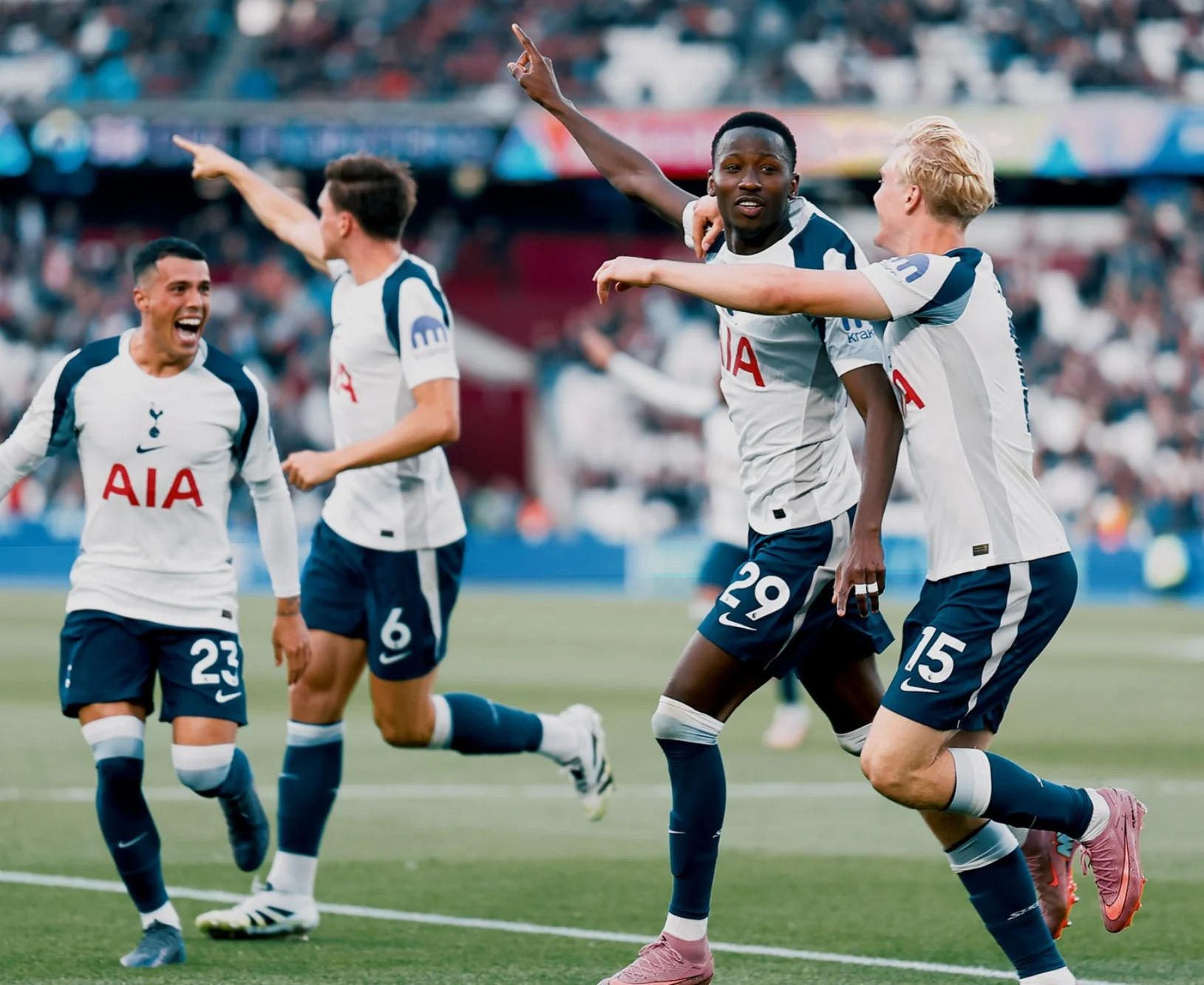 Prediksi skor Tottenham Hotspur vs Villarreal di Liga Champions 2025/2026 mengunggulkan Spurs menang tipis 2-1. Simak analisis, kondisi tim, dan perkiraan susunan pemain.(Instagram/@spursofficial)