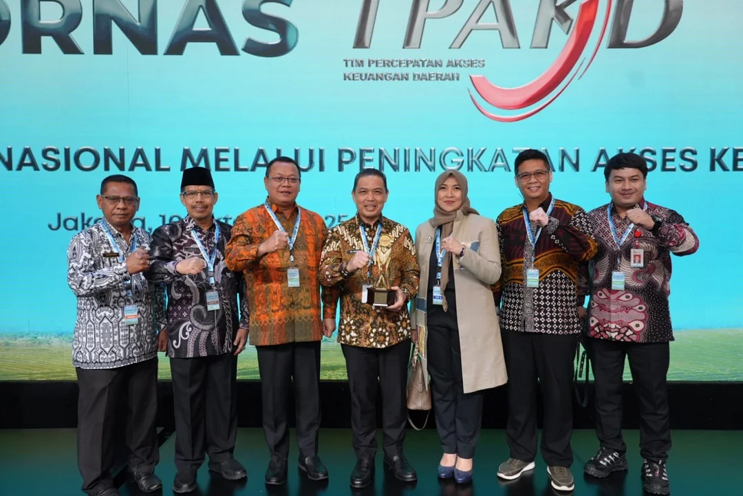 Konsisten Perluas Akses Keuangan, TPAKD Kalbar Raih Penghargaan Terbaik se-Kalimantan. (FOTO: ADPIM)
