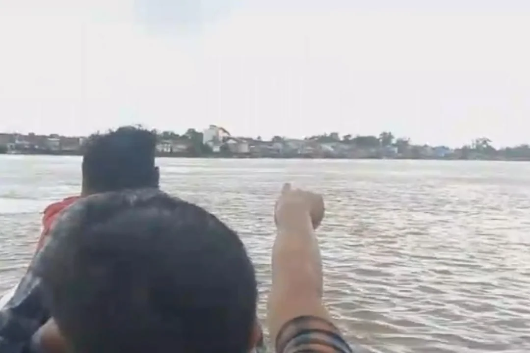 Polres Sekadau Sisir Sungai Kapuas: Tegaskan Tidak Ada Toleransi bagi Pelaku Tambang Emas Ilegal (PETI). (FOTO: HUMAS POLRES)