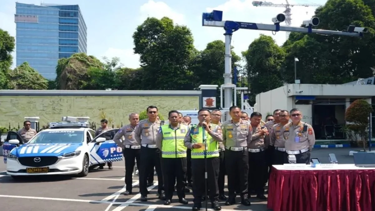 Polri menargetkan pemasangan 5.000 kamera ETLE di seluruh Indonesia pada 2027 untuk memperkuat penegakan hukum lalu lintas berbasis digital dan menekan angka kecelakaan hingga 19,8 persen.
