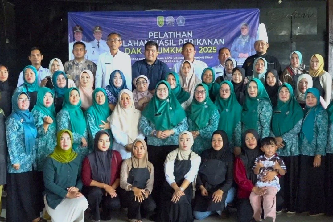 TP PKK Sambas Dorong Ibu-Ibu Temajuk Olah Hasil Perikanan Lokal, Jaga Potensi Ubur-ubur jadi Oleh-oleh Khas Daerah. (FOTO: ISTIMEWA)