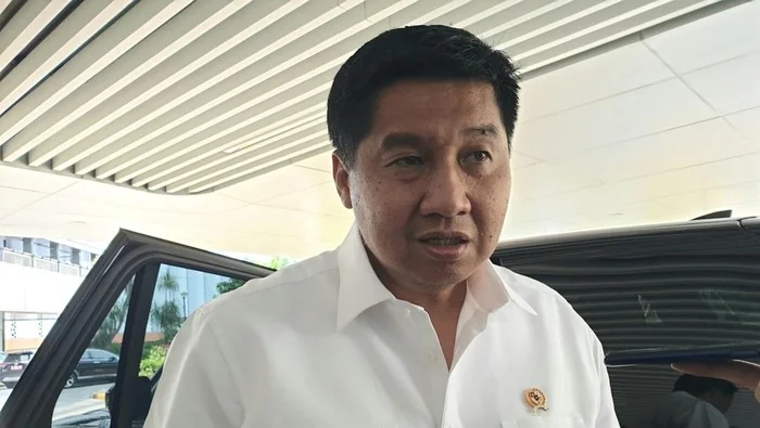 menteri-pkp-maruarar-sirait-di-kantor-kementerian-bumn_169
