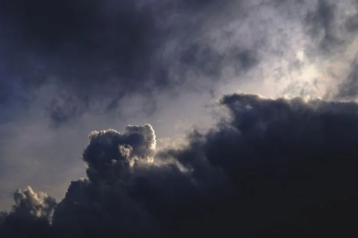 Ilustrasi awan gelap. (int)