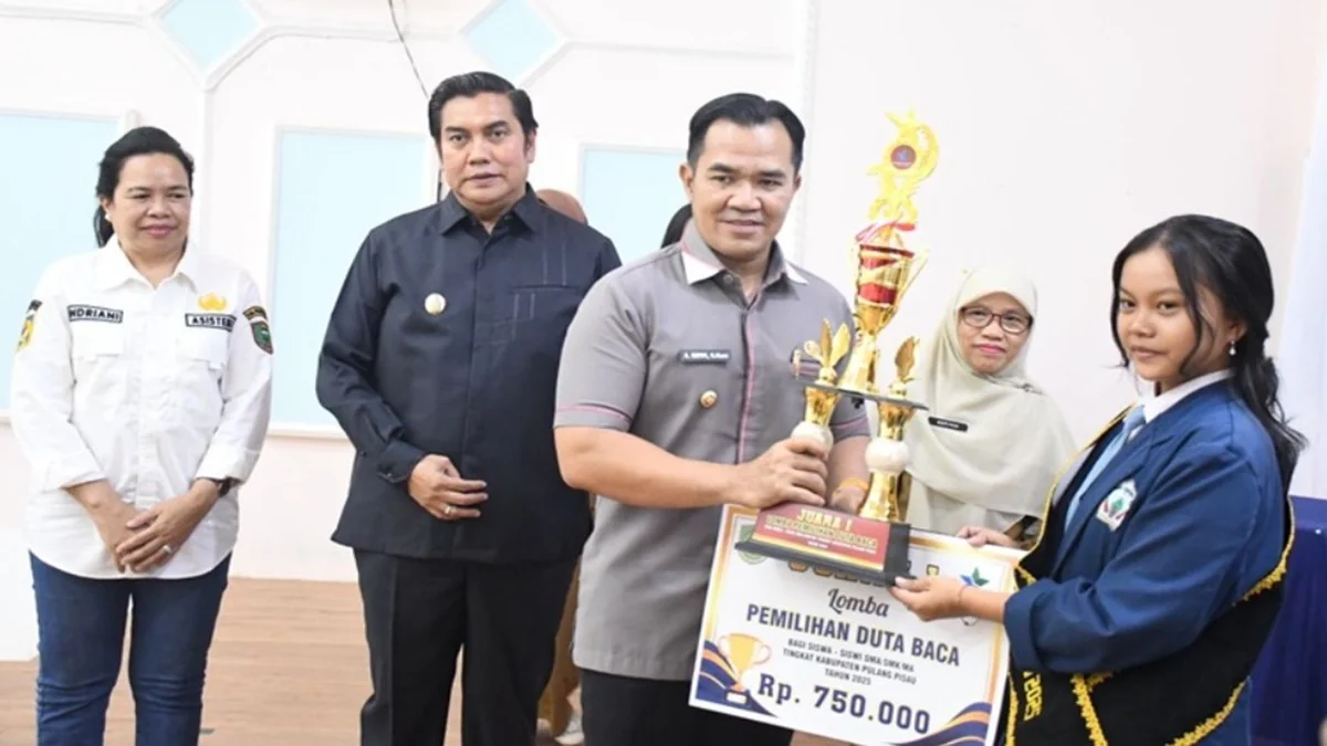 Pemkab Pulang Pisau resmi menutup Lomba Duta Baca 2025. Asilia Yupita, siswi SMAN 1 Kahayan Tengah, dinobatkan sebagai Duta Baca 2025. Foto: MMCKalteng