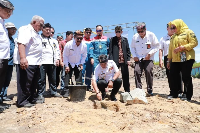 Gubernur Kalimantan Utara (Kaltara), Dr. H. Zainal A. Paliwang, meletakkan batu pertama pembangunan Sekolah Luar Biasa (SLB) Negeri Bunyu