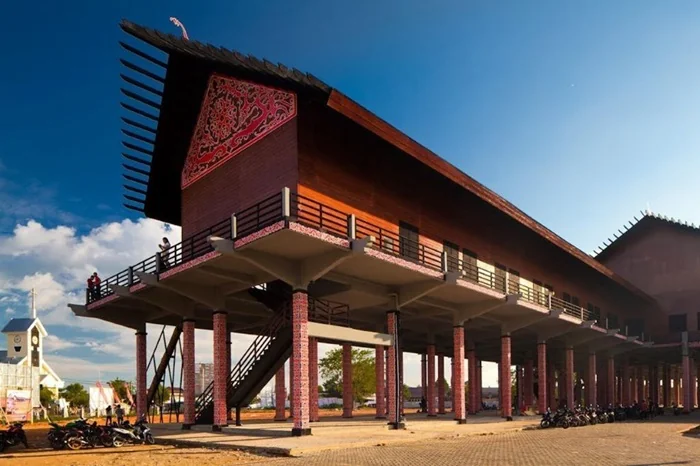 Rumah Adat Kalimanatan Barat, Betang (Int).