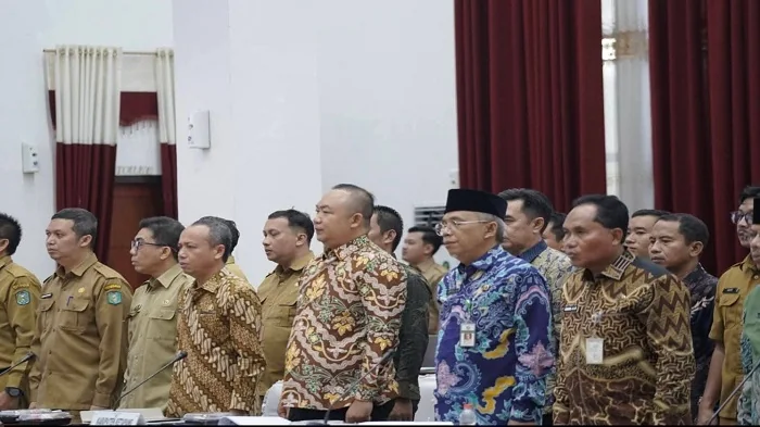 Bupati Ketapang, Alexander Wilyo (tengah) hadir dalam percepatan 3 DOB di Jakarta