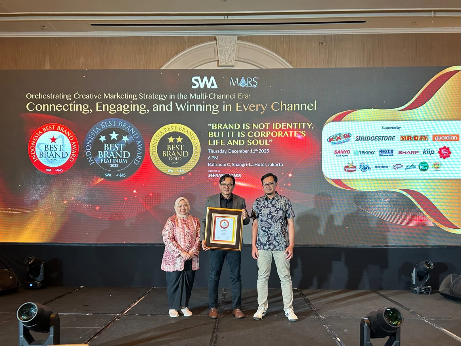 Freshmag Madu Asam Lambung raih Pemenang IBBA 2025. Bukti dominasi Obat Herbal Terpercaya dari PT Etos Kreatif Indonesia.