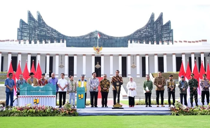 Presiden Joko Widodo didampingi Ibu Iriana Joko Widodo meresmikan Istana Negara yang berada Kawasan Ibu Kota Nusantara (IKN), pada Jumat, 11 Oktober 2024. Foto: BPMI Setpres/Muchlis Jr.