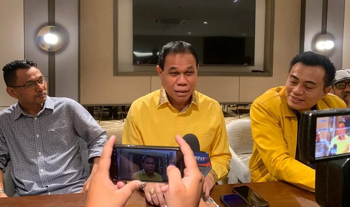 KONFRES - Sekretaris DPD Golkar Kalbar Prabasa Anantatur saat memberikan keterangan pers jelang Musda Golkar Kalbar ke XI yang dijadwalkan digelar pada Sabtu (6/3/2026) di Golden Tulip