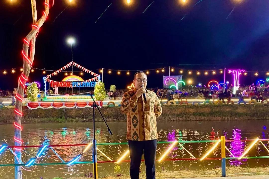 Resmikan Taman Pelangi, Bupati Kubu Raya Kagum dan Siapkan Anggaran Rp50 Juta per Desa untuk Ruang Publik. (FOTO: PROKOPIM)