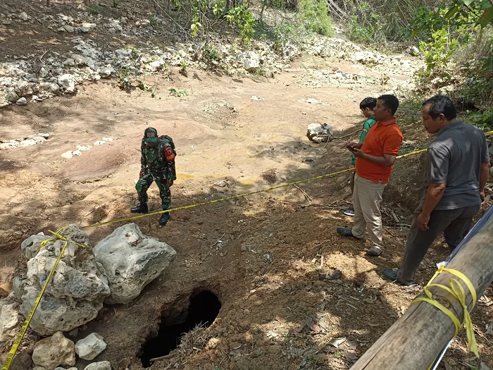 Lubang sinkhole yang ditemukan di Blitar.(Jatimnow)
