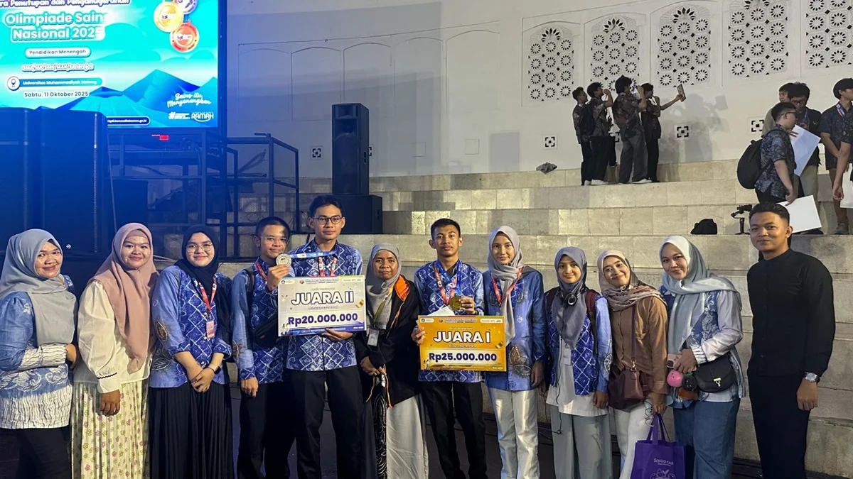 Siswa-siswi Kalimantan Selatan mencetak prestasi membanggakan di Olimpiade Sains Nasional (OSN) 2025 di Malang. Tim Kalsel berhasil membawa pulang medali emas, perak, dan dua penghargaan Honorable Mention. Foto: MC Kalsel