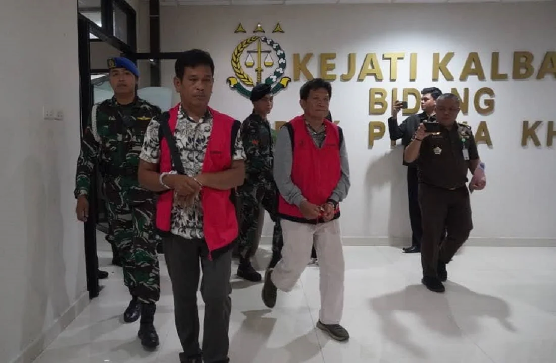 Dua Tersangka Ditahan Kejati Kalbar Terkait Dugaan Korupsi Dana Hibah Gereja GKE Petra. (FOTO: DOK. KEJATI KALBAR)