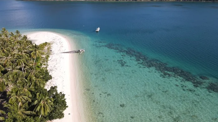 CAGAR ALAM - Potret kawasan kepulauan karimata dari udara.  Balai Konservasi Sumber Daya Alam (BKSDA) Kalimantan Barat memperkuat komitmennya dalam menjaga kelestarian Cagar Alam Karimata. Langkah ini diwujudkan melalui agenda Konsultasi Publik Rencana Pe