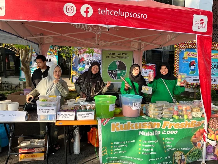 BAZAR KULINER - Forhati Kalimantan Barat berpartisipasi aktif dengan menghadirkan bazar kuliner pada kegiatan Akcaya Run 2026 yang digelar di Halaman Kantor Gubernur Kalimantan Barat pada Minggu (1/2/2026). Kegiatan Akcaya Run 2026 merupakan bagian dari k