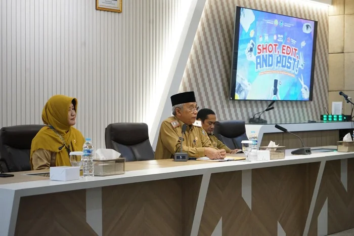 ARAHAN - Sekda Kota Pontianak Amirullah saat memberikan arahan pada kegiatan bimbingan teknis pengelolaan konten dan media sosial di lingkungan Pemerintah Kota Pontianak, Selasa (28/4/2026).