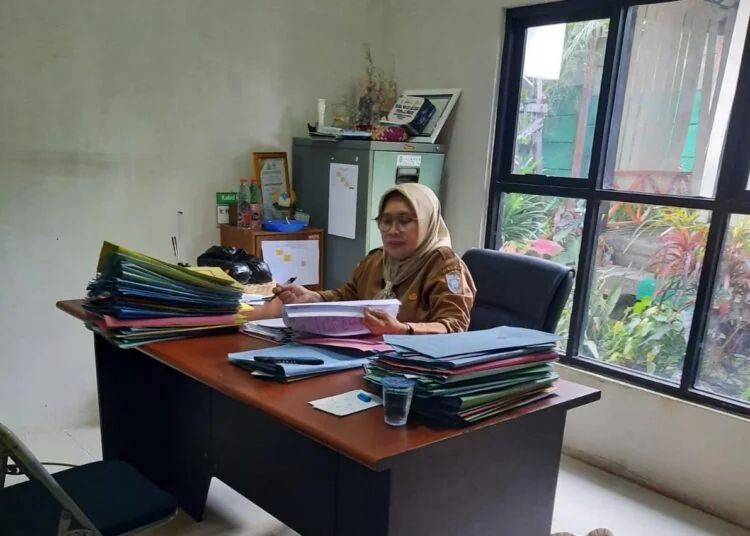 Kabid Penyuluhan Pertanian Kabupaten Banjar,Retno saat ditemui di ruang kerjanya (Poros Kalimantan)