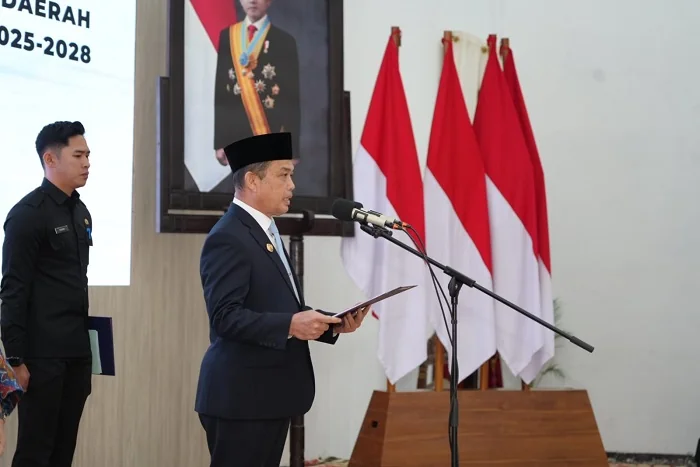 GUBERNUR - Gubernur Kalimantan Barat Ria Norsan.