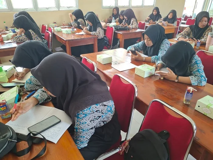 PELATIHAN JURNALISTIK - Siswa SMAN 1 Rasau Jaya menggelar pelatihan jurnalistik sebagai upaya meningkatkan kemampuan siswa dalam membuat dan menyusun berita secara baik, benar, dan akurat.