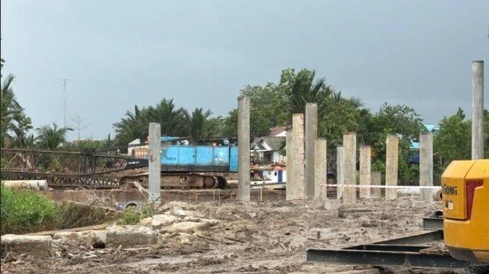 Inilah penampakan terkini Jembatan CUSA, saat ini pemasangan tiang pancang dilakukan.(Tribun)