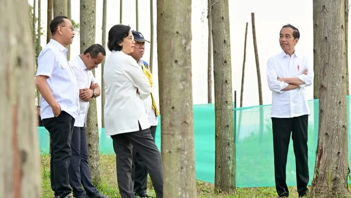 Foto: Menkeu RI Sri Mulyani dan  Presiden Jokowi di IKN ( Muchlis Jr/Biro Pers Sekretariat Presiden).