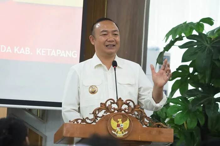 Bupati Ketapang Alexander Wilyo