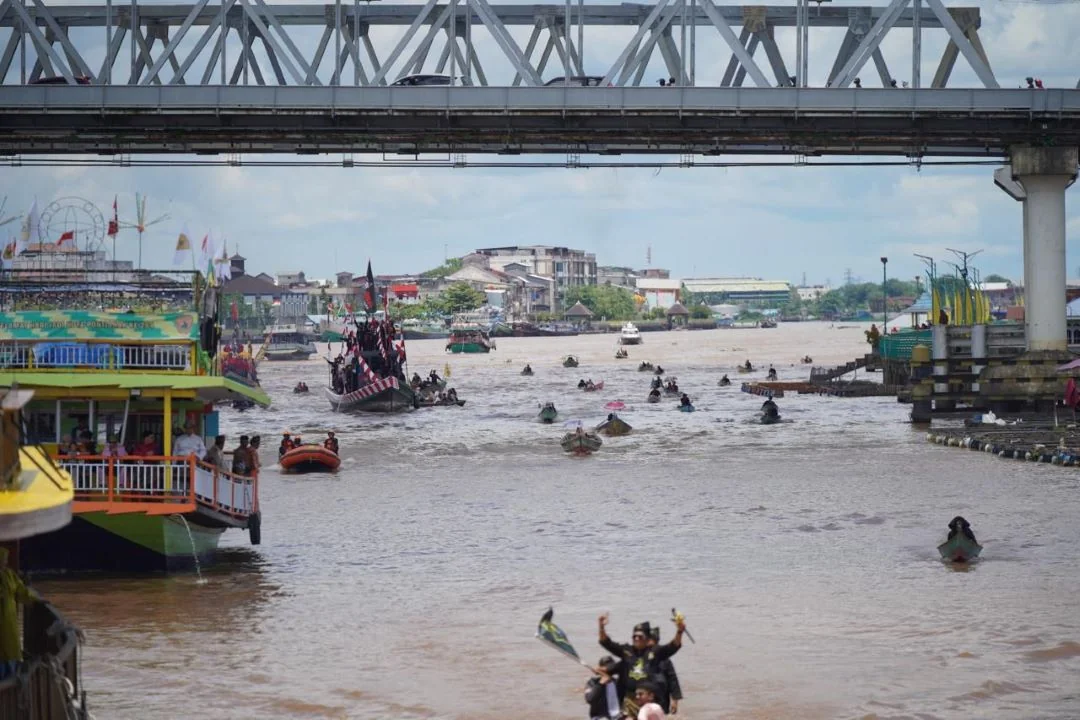 Karnaval Air Hari Jadi ke-254 Pontianak: Refleksi Sejarah dari Sungai Kapuas. (FOTO: PROKOPIM)