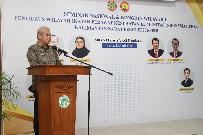 SEMINAR - Sekda Kalimantan Barat Harisson saat memberikan sambuatan pada pembukaan Seminar Nasional Keperawatan dan Kongres Wilayah I Ikatan Perawat Kesehatan Komunitas Indonesia Provinsi Kalimantan Barat di STIKES Yarsi Pontianak, Sabtu (25/4/2026).