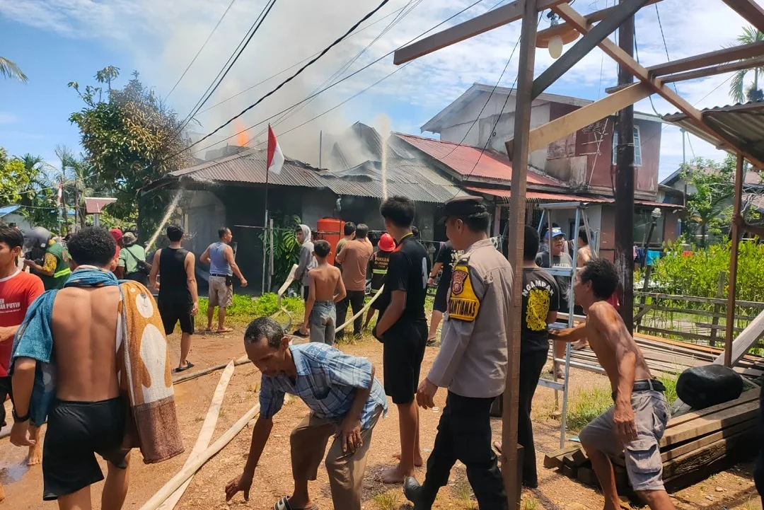 Awalnya Cekcok Rumah Tangga, Pria di Kubu Raya Bakar Kasur hingga Rumah Ludes Dilalap Api. (FOTO: HUMAS POLRES)