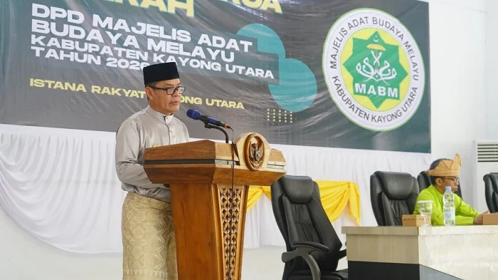 SAMBUTAN - Bupati Kayong Utara Romi Wijaya Saat memberikan sambutan pada rapat kerja daerah MABM Kabupaten Melayu Sabtu (14/2/2026)