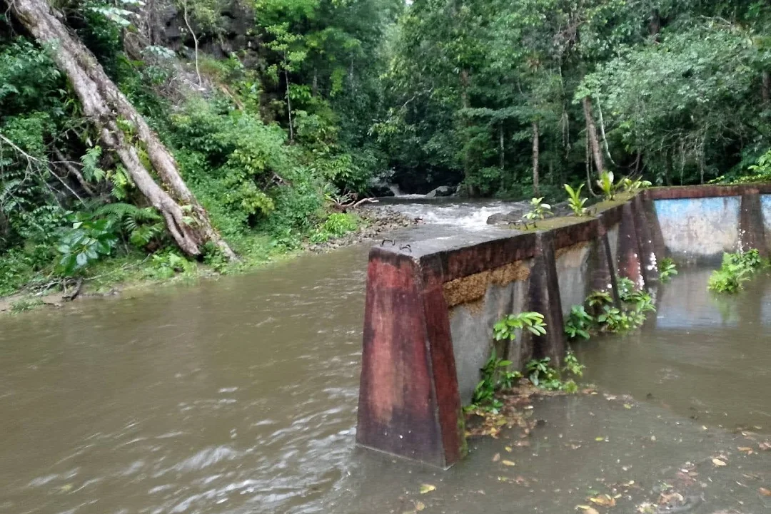 Banjir di Hulu Menyebabkan Air Baku Keruh, Distribusi Air PDAM Bengkayang Terhenti Sementara. (FOTO: ISTIMEWA)