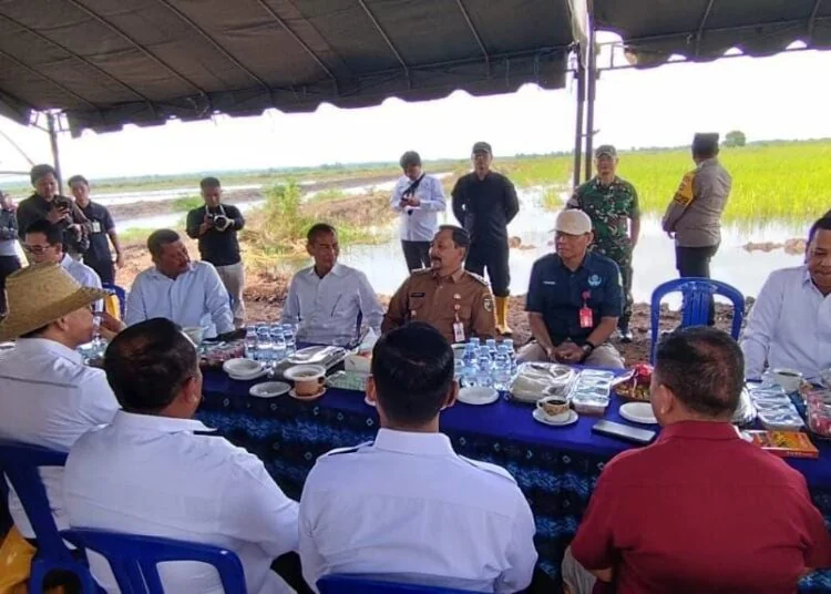 Dirjen Pemasyarakatan Kementrian Imigrasi dan Pemasyarakatan saat melakukan kunjungan lapangan ke Desa Bati-Bati (Poros Kalimantan)